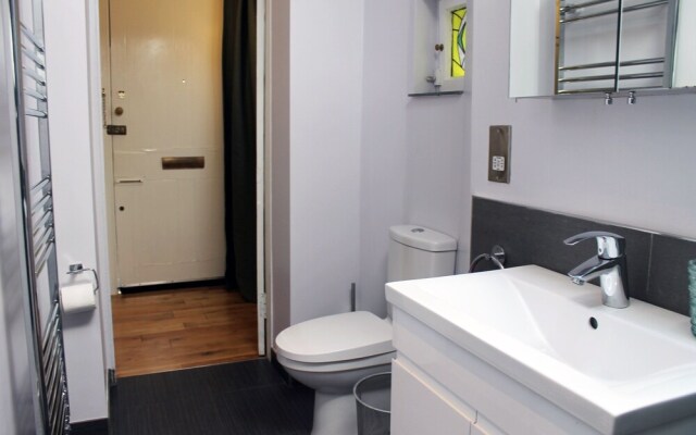 Silver Lining - Gilmore Place Apartment