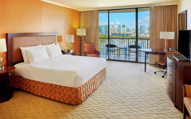 Hilton Hawaiian Village Waikiki Beach Resort