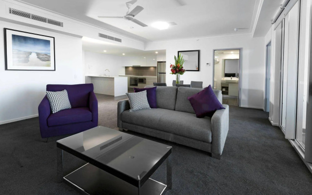 H on Mitchell Apartment Hotel