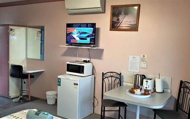 Mollymook Ocean View Motel Reward Long Stays - Over 18's Only