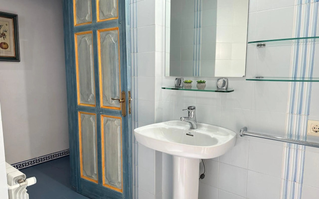 Agi Avenida Apartments