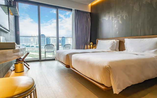 YOHO Hollywood Roosevelt Hotel