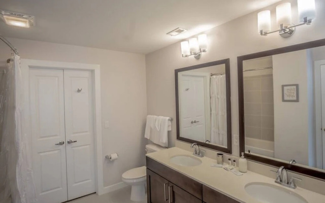 2 Bedroom Modern Apartment Near Buckhead Station