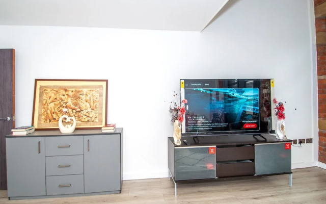 New Apartment - Sleeps 4 - Parking - City Centre