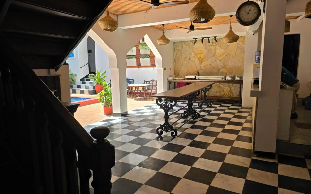 Dhow Palace Hotel