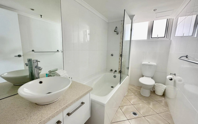 ULTIQA Beach Haven At Broadbeach