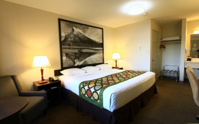 Super 8 by Wyndham Kelowna Bc