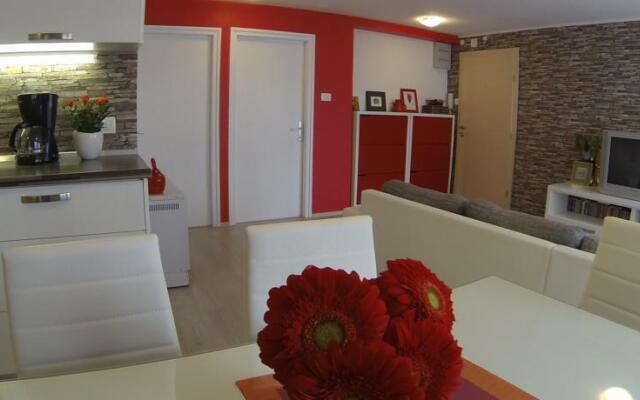 Apartment Red Dream