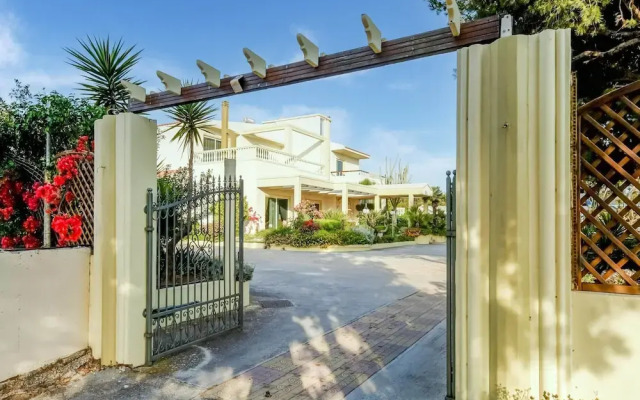 Beautiful Holiday Home With Private Pool