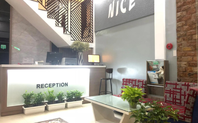 Nice Hue Hotel
