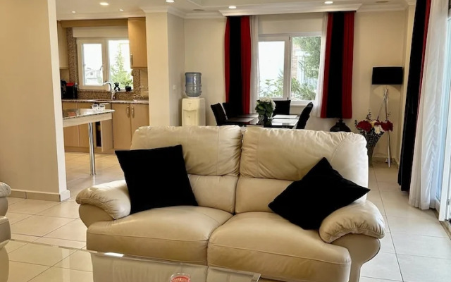 Wonderful 3 bed Duplex in Sought After Prime Community