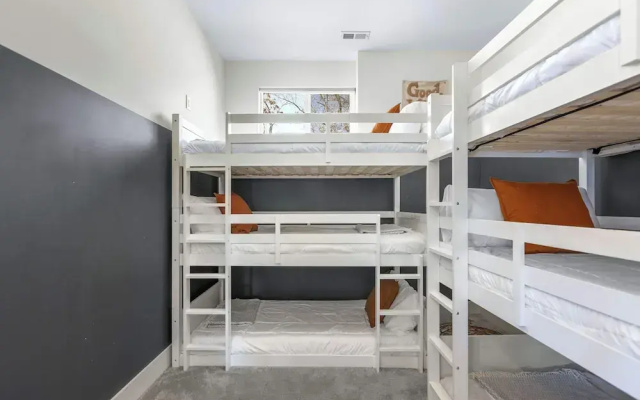 Big Bear Bungalow Stay on Ozark Waterfront