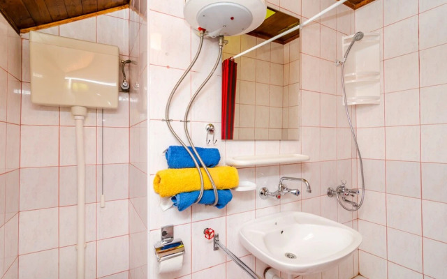 Apartments & Rooms Mihajica
