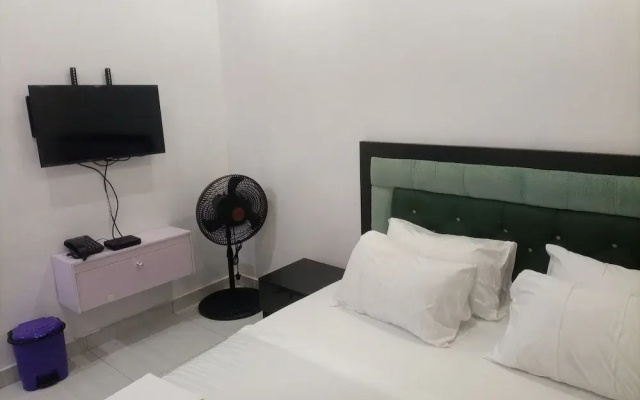 Tristar Hotel & Suites