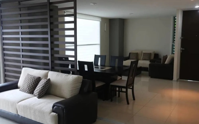 Quetzalcoatl Hotel & Suites Deluxe