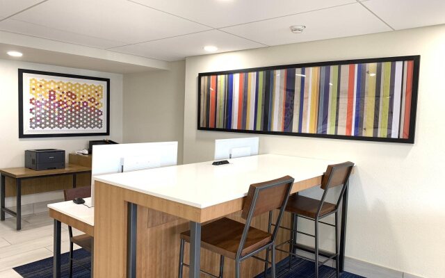 Holiday Inn Express Allentown North by IHG