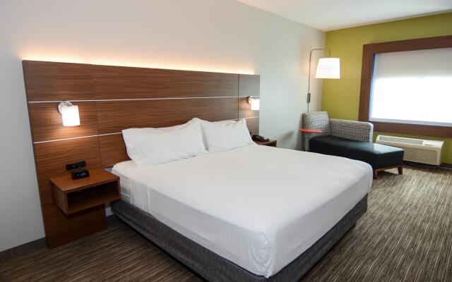 Holiday Inn Express & Suites New Boston by IHG