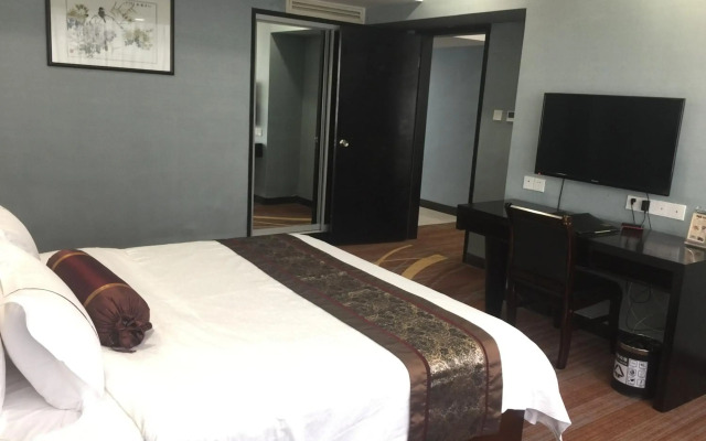 Skyline Plaza Hotel