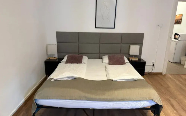 Comfy 2BR Apt Westbahnhof Area