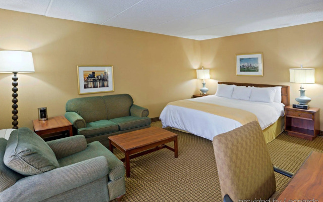 Отель RL Cleveland Airport West