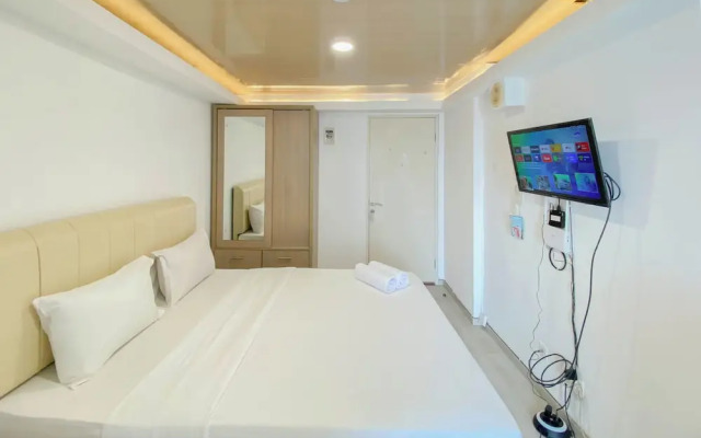Modern Look Studio At Bassura City Apartment