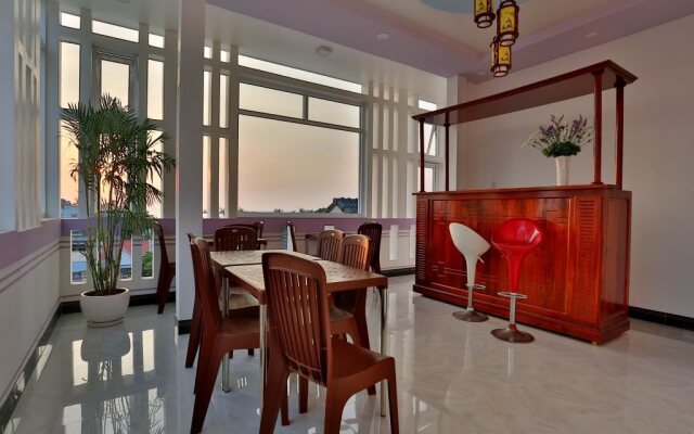 Halona Hotel