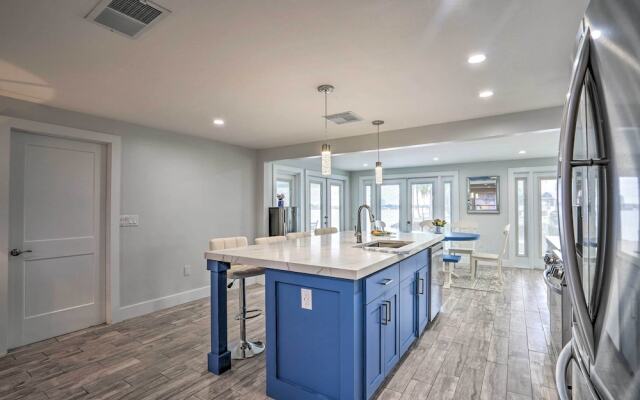 Waterfront Matlacha Home w/ Hot Tub & Grill!