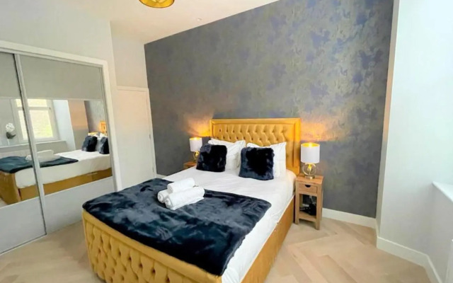 Trendy and Newly Reno'd 1 Bed Nr The Meadows