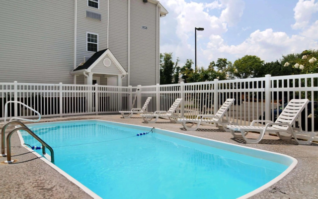 Microtel Inn & Suites by Wyndham Huntsville