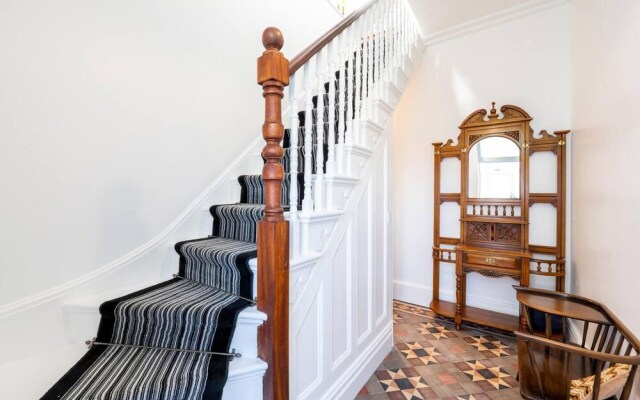 Luxurious 2 Bedroom Apartment With Estuary View