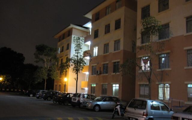 Teratai Homestay Suria Apartment