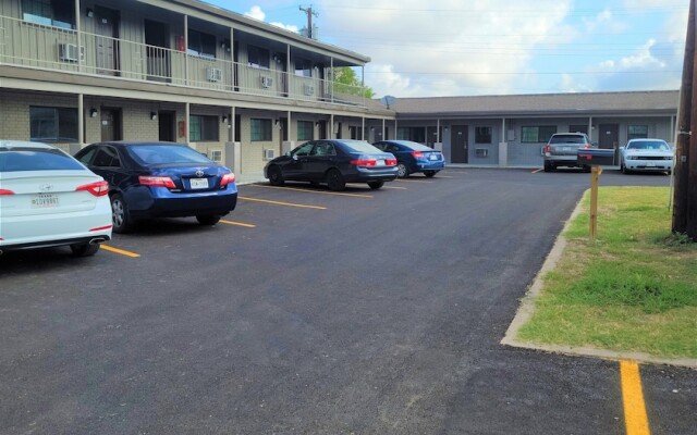 Budget Inn Giddings by Mukhi Hotels