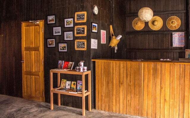 Hardwood Lodge - Hostel