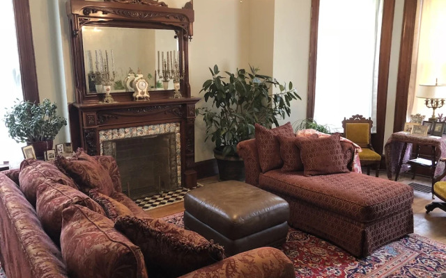 Vineyard Mansion & Carriage House Bed & Breakfast