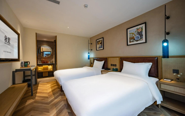 Qiuguo Hutong Courtyard Hotel