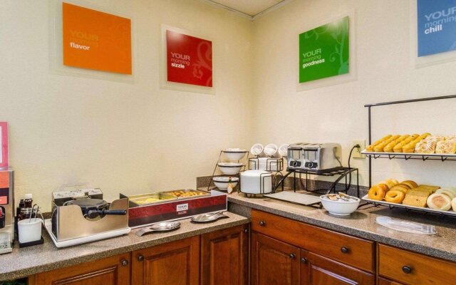 Comfort Inn & Suites Fall River