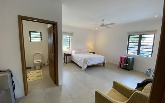 Charming 4-bed Villa in Beau Vallon