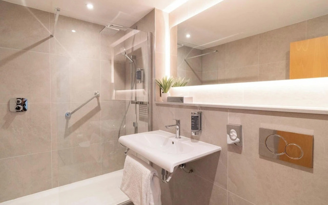 PREMIER SUITES Edinburgh Fountain Court