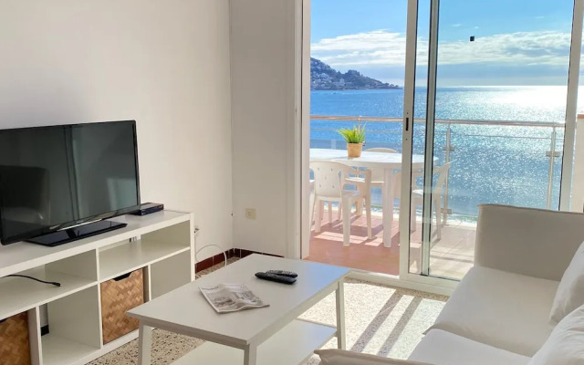 Europa 62 in Roses With 2 Bedrooms and 2 Bathrooms