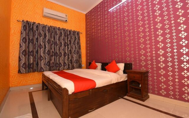 Oyo 38412 Kavya International