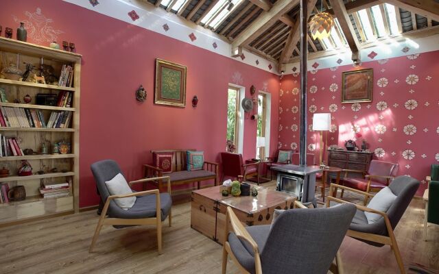 Arro Khampa by Zinc Journey Lijiang