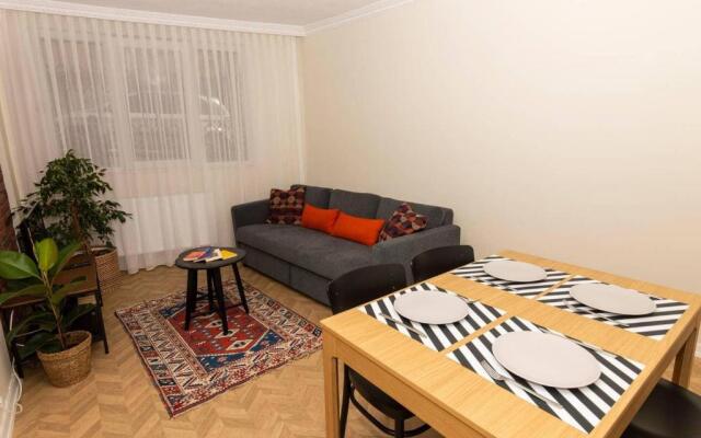 Yakamoz 2 BR Stylish House with garden in Kadikoy