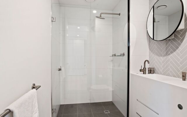 IfStays EQ Tower Apartment