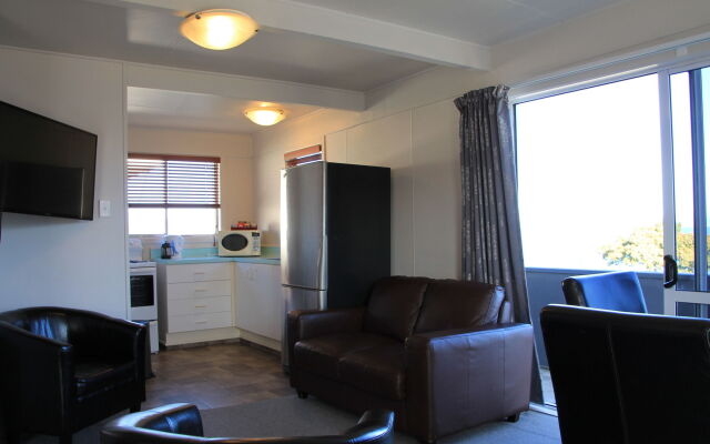 Acacia Lake View Motel