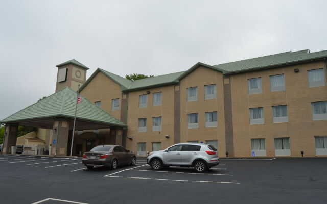 Comfort Inn & Suites Cincinnati Uptown Clifton