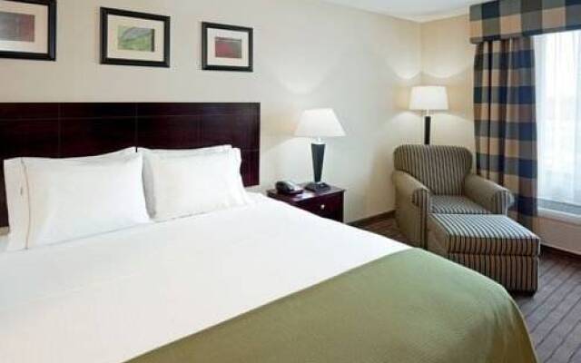 Holiday Inn Exp Syracuse N Airport Area