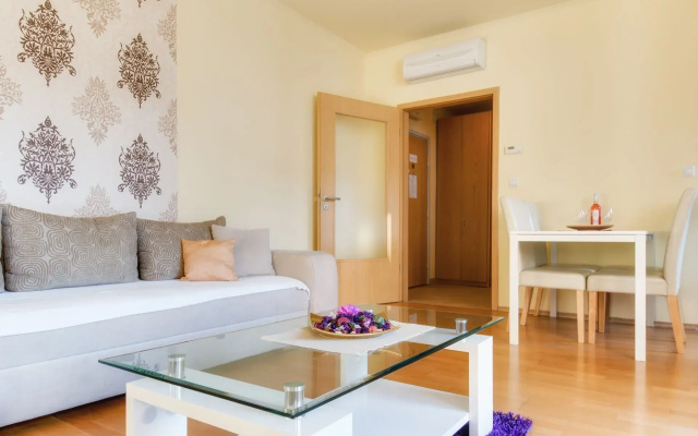 Trendy Deluxe Apartments