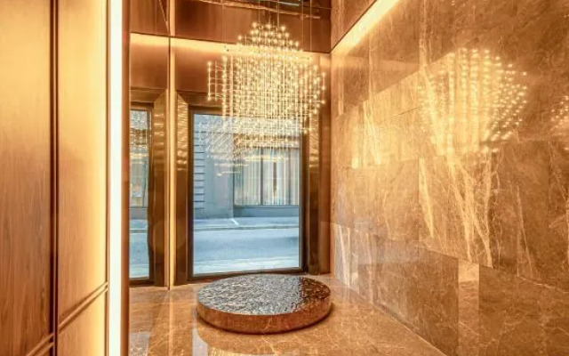 Crystal Hotel Shanghai Jinling East Road on the  Bund