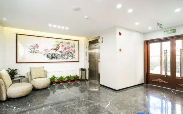 Jinding Haitian Business Hotel