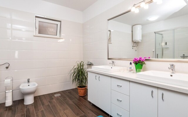 Awesome Apartment in Bregi With Wifi and 3 Bedrooms